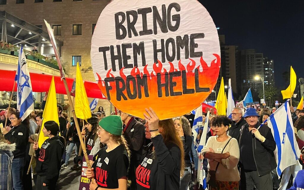Protesters call for a hostage deal during a rally in Jerusalem, November 23, 2024. (Orna Kupferman/Pro-Democracy Movement)