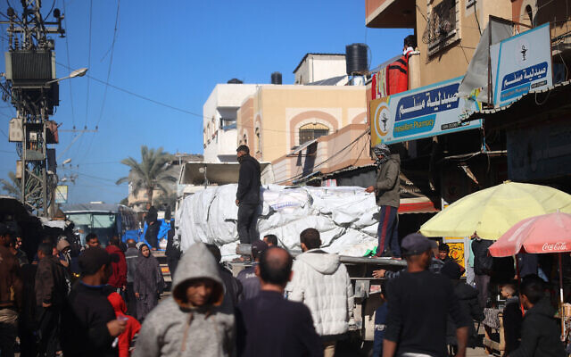 A truck transporting humanitarian aid drives in Deir el-Balah, Gaza, on December 29, 2024 (Eyad BABA / AFP)