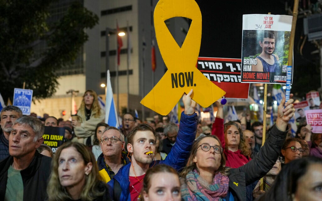 People protest against Prime Minister Benjamin Netanyahu's government and call for the release of hostages, held in the Gaza Strip by the Hamas terror group, in Tel Aviv, Israel, December 21, 2024. (AP Photo/Ohad Zwigenberg)