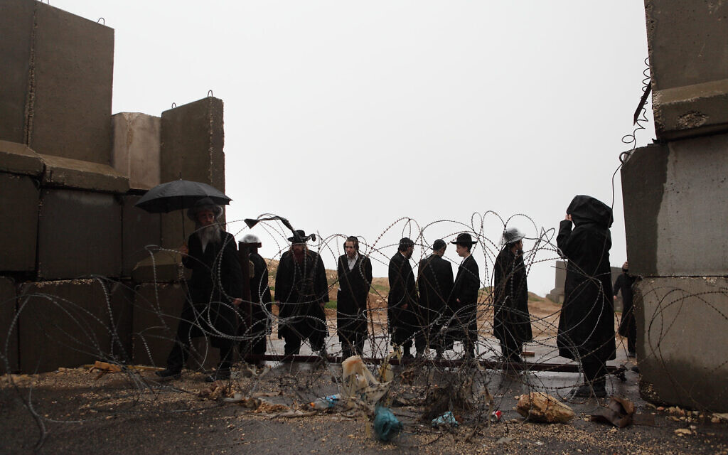 Israelis illegally cross into Lebanon, throw rocks at IDF soldiers; 4 arrested