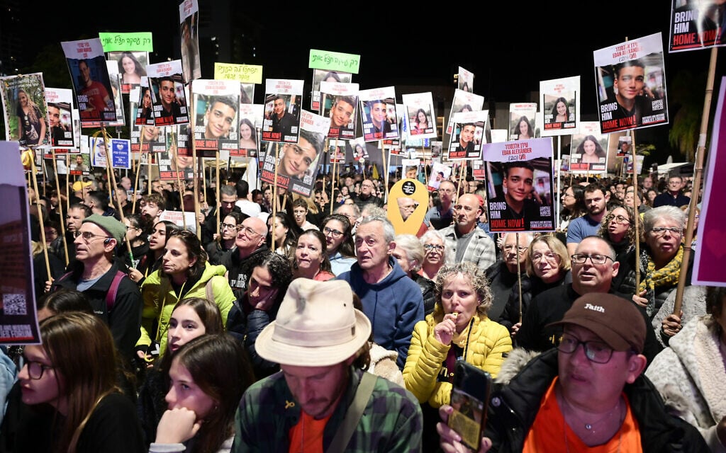 A rally calling for the release of the hostages held captive by Hamas in Gaza, at Hostages Square in Tel Aviv, December 21 2024 (Avshalom Sassoni/Flash90)