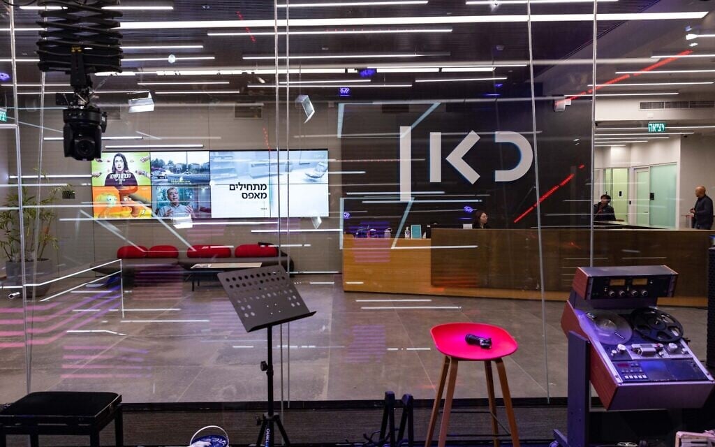 The broadcast studio of Kan, the Israeli Public Broadcasting Corporation, in Jerusalem, January 31, 2023. (Olivier Fitoussi/Flash90) The broadcast studio of Kan, the Israeli Public Broadcasting Corporation, in Jerusalem, January 31, 2023. (Olivier Fitoussi/Flash90)