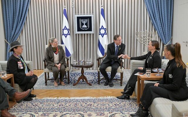 President Isaac Herzog and first lady Michal Herzog meet the family of hostage Edan Alexander at the President's Residence in Jerusalem on December 1, 2024 (Kobi Gideon/GPO)