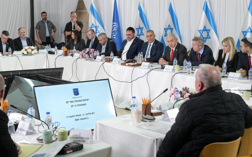 Government approves controversial legislation regulating top officials’ salaries