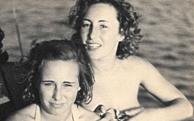 Left to right: Huguette Müller, and Marion Müller at the French resort village of Théoule-sur-Mer in 1943. (Courtesy of Tim Judah)