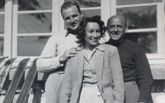 Marion Müller (center) with two unnamed men in Val d’Isère, c. 1942–44. (Courtesy of Rosie Whitehouse)