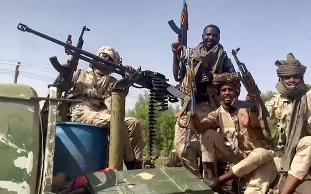 In this image grab taken from handout video footage released by the Sudanese paramilitary Rapid Support Forces (RSF) on April 23, 2023, fighters ride in the back of a technical vehicle (pickup truck mounted with a turret) in the East Nile district of greater Khartoum. (AFP PHOTO / HO / SUDAN RAPID SUPPORT FORCES (RSF)) In this image grab taken from handout video footage released by the Sudanese paramilitary Rapid Support Forces (RSF) on April 23, 2023, fighters ride in the back of a technical vehicle (pickup truck mounted with a turret) in the East Nile district of greater Khartoum. (AFP PHOTO / HO / SUDAN RAPID SUPPORT FORCES (RSF))
