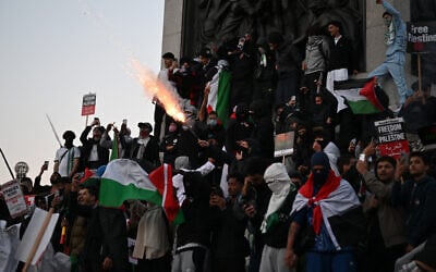 Illustrative: Protesters let off fireworks in Trafalgar Square after a 'March For Palestine', part of a pro-Palestinian national demonstration against Israel, in London on October 14, 2023, organized by Palestine Solidarity Campaign, Friends of Al-Aqsa, Stop the War Coalition, Muslim Association of Britain, Palestinian Forum in Britain and CND. (Justin Tallis/AFP)