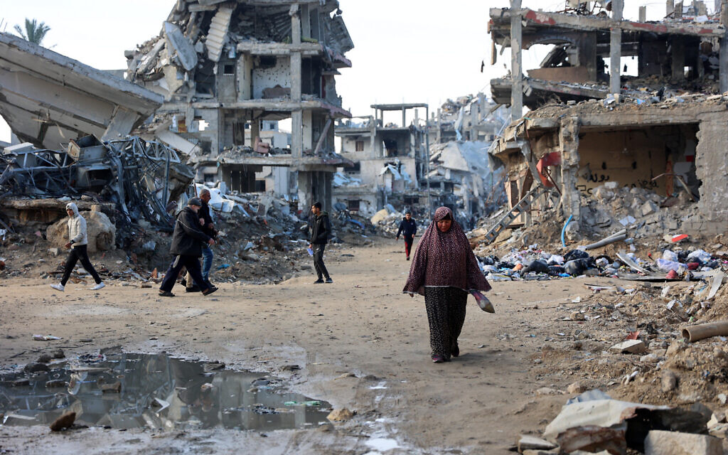 Palestinians walks amid the destruction in the Shujaiya neighborhood of Gaza City, in the northern Gaza Strip on January 4, 2025 (Omar AL-QATTAA / AFP) Palestinians walks amid the destruction in the Shujaiya neighborhood of Gaza City, in the northern Gaza Strip on January 4, 2025 (Omar AL-QATTAA / AFP)
