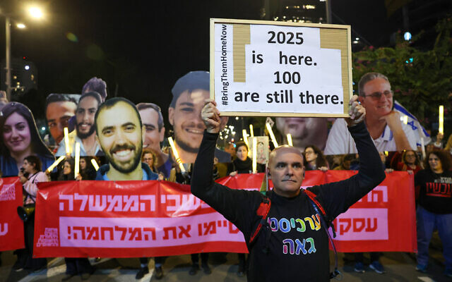 Protesters call for action to secure the release of hostages in Gaza, outside the Defense Ministry headquarters in Tel Aviv on January 4, 2025. (Jack GUEZ / AFP)