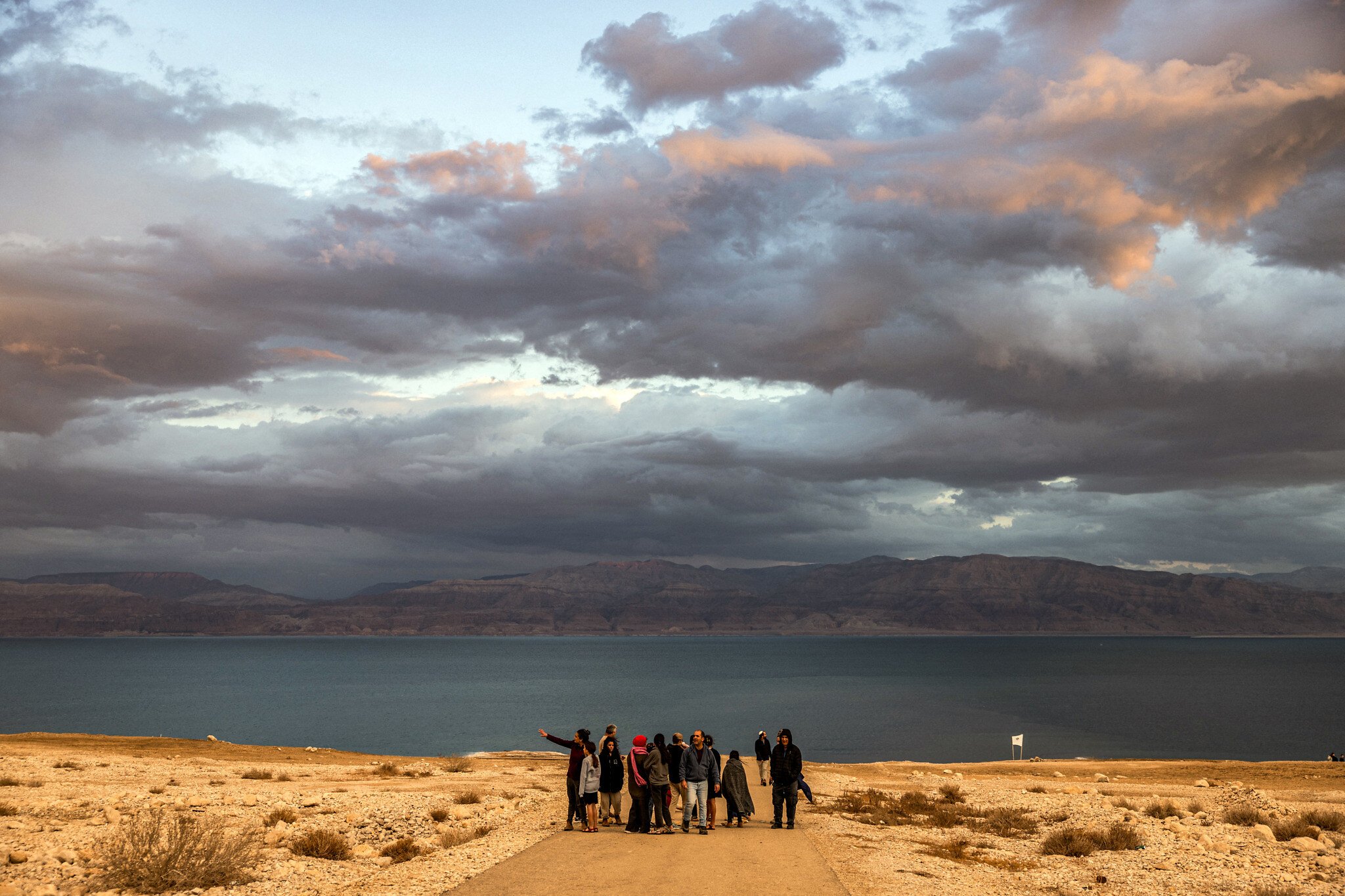 Dead Sea facing ecological disaster but regional tensions makes solutions difficult