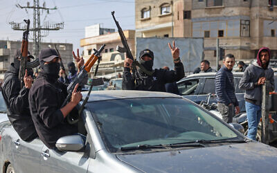 Members of Hamas's armed wing take part in a military parade along a street in Deir el-Balah, in the central Gaza Strip on January 19, 2025 (BASHAR TALEB / AFP)