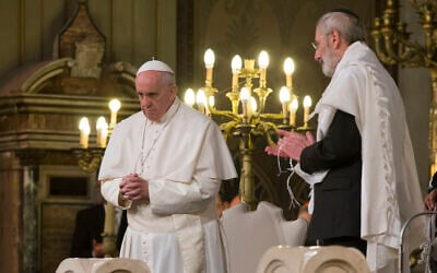 Pope Francis flanked by Rabbi Riccardo Di Segni, right, during his visit to the Great Synagogue of Rome, Sunday, Jan. 17, 2016.  (AP Photo/Alessandra Tarantino)