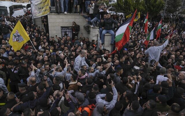 Palestinian security prisoners freed as part of a hostage-ceasefire deal between Israel and Hamas are greeted by a crowd after their release, Ramallah, January 25, 2025.(AP Photo/Mahmoud Illean)