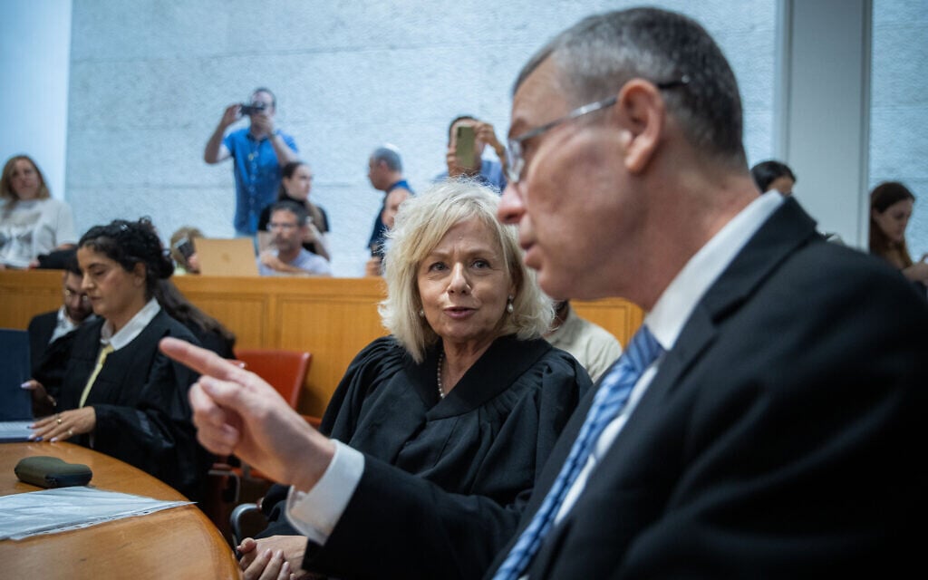 New plan for ousting AG: Legal battle gov’t aims to win, or election campaign cudgel?