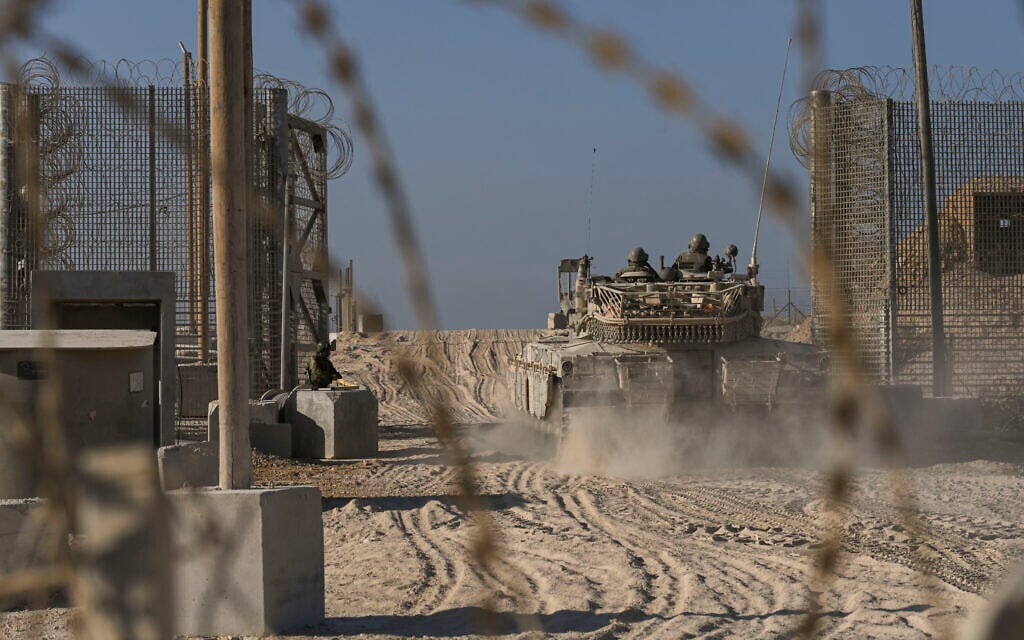 IDF soldiers in southern Israel, on the border with Gaza, November 11, 2024. (Michael Giladi/Flash90/File)