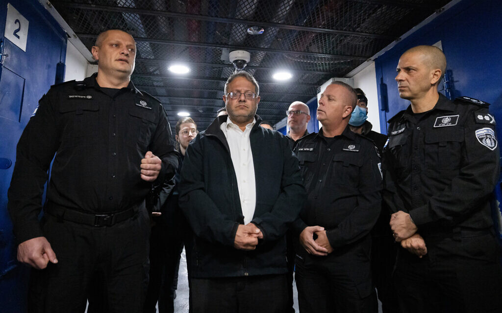 Ben Gvir says he promotes cops only if they implement his policy, in dig at AG