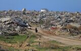 Displaced Palestinians make their way back to their homes in the northern Gaza Strip via Salah a-Din Road on January 28, 2025. (Ali Hassan/Flash90)