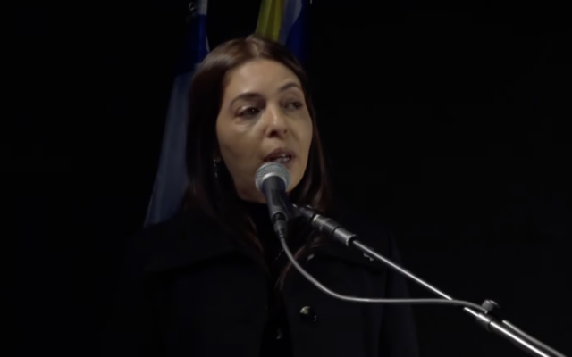 Former hostage Moran Stella Yanai speaks at Tel Aviv's Hostages Square on January 14, 2025 (Screen capture/ YouTube)