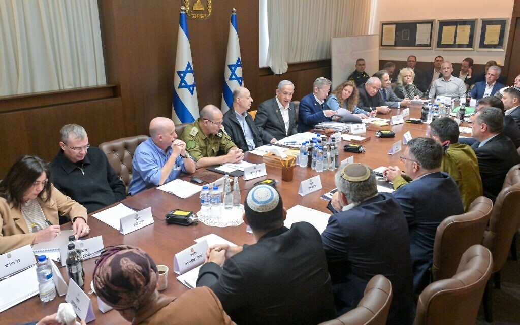 Security cabinet approves hostage-ceasefire deal; full cabinet meets to review, vote on it