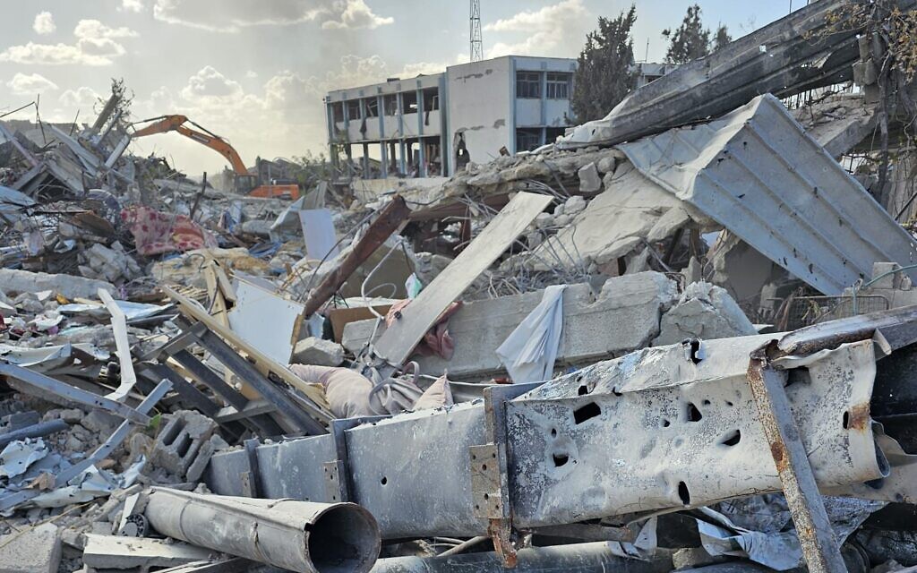 IDF destroys Hamas terror compound overlooking Israel; rocket hits aid crossing