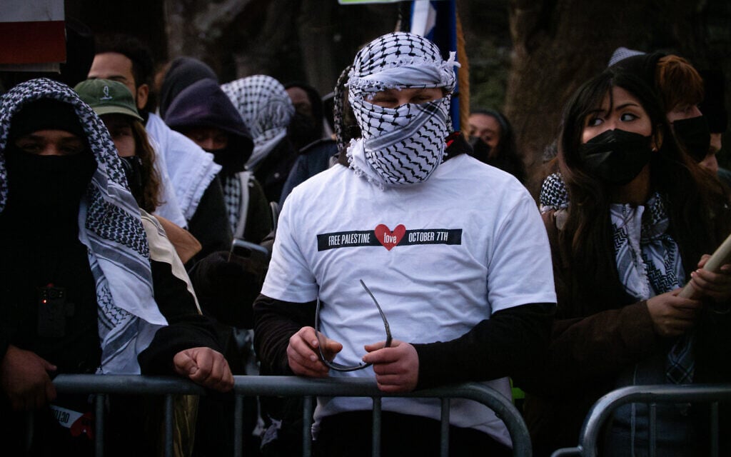 New York passes law backed by Jewish groups to crack down on masked crime