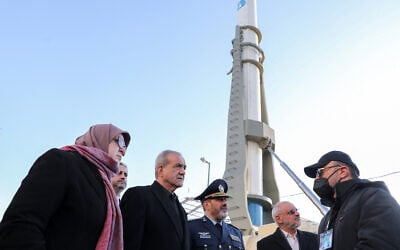 Iran's President Masoud Pezeshkian (C) visits a defense and space achievements exhibition in Tehran, February 2, 2025. (Iranian Presidency / AFP)