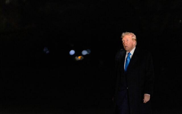 US President Donald Trump walks towards the White House from Marine One after landing on the South Lawn on February 2, 2025 in Washington, DC (Samuel Corum / GETTY IMAGES NORTH AMERICA / Getty Images via AFP)