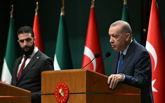 Turkish President Recep Tayyip Erdogan (R) and Syria's interim president Ahmed al-Sharaa hold a joint press conference following their meeting at the Presidential Palace in Ankara, on February 4, 2025 (OZAN KOSE / AFP) Turkish President Recep Tayyip Erdogan (R) and Syria's interim president Ahmed al-Sharaa hold a joint press conference following their meeting at the Presidential Palace in Ankara, on February 4, 2025 (OZAN KOSE / AFP)