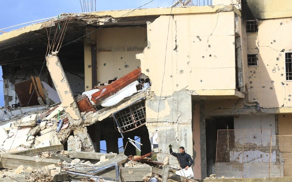 A Lebanese man inspects a building destroyed during fighting between Israel and Hezbollah in the southern Lebanese village of Tair Harfa on February 9, 2025 (Mahmoud ZAYYAT / AFP)