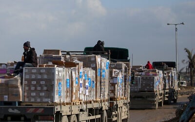 Trucks carrying WHO (World Health Organization) aid prepare to cross a checkpoint on Salah al-Din road in al-Mughraqa in the central Gaza Strip, on February 13, 2025. (Eyad BABA / AFP)