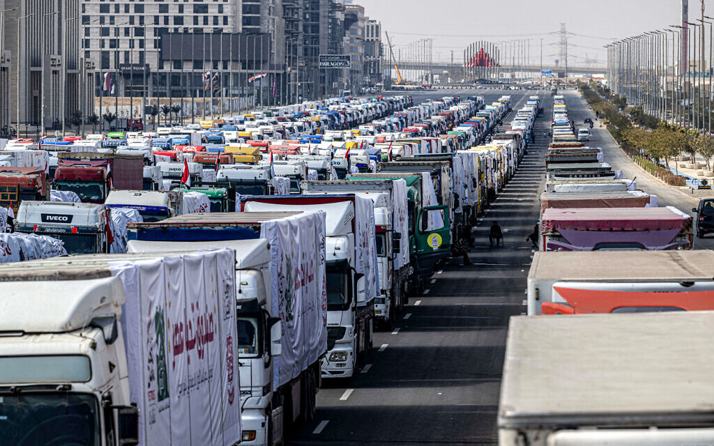 A convoy of trucks loaded with humanitarian aid supplies for the Gaza Strip waits at Egypt's New Administrative Capital, about 45 kilometers east of Cairo, on February 16, 2025. ( Khaled DESOUKI / AFP)