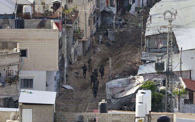 Israeli soldiers walk during a counter-terror raid in the Tulkarem camp in the West Bank on February 18, 2025 (Jaafar ASHTIYEH / AFP) Israeli soldiers walk during a counter-terror raid in the Tulkarem camp in the West Bank on February 18, 2025 (Jaafar ASHTIYEH / AFP)
