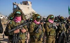 Illustrative: Hamas gunmen, wearing captured IDF uniforms and brandishing Israeli weapons, stand in formation in Khan Younis, in the southern Gaza Strip, February 15, 2025. (AP Photo/Abdel Kareem Hana)