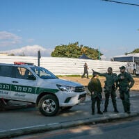 Illustrative: Police and medical personnel work a crime scene in Lod on December 15, 2021. (Yossi Aloni/Flash90)