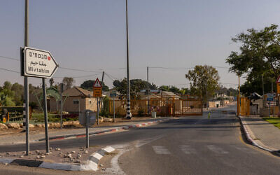 The entrance to Moshav Mivtachim, near the Gaza border in southern Israel, September 13, 2024. (Yossi Aloni FLASH90)