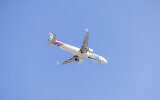An Arkia flight over Tel Aviv, December 14, 2024. (Yossi Aloni FLASH90)