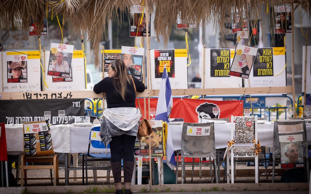 Visitors at Hostages Square in Tel Aviv, February 3, 2025. (Miriam Alster/Flash90)