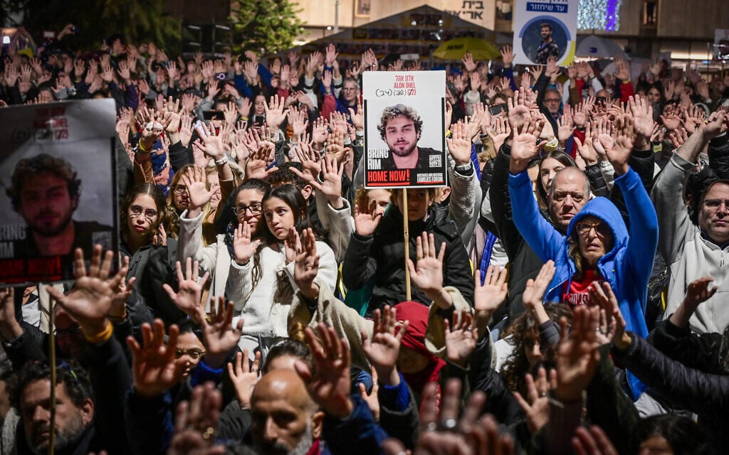 Hundreds gather at Hostage Square in Tel Aviv to celebrate the birthday of Israeli hostage Alon Ohel, who has been held hostage by Hamas terrorists in Gaza for over 16 months, February 10, 2025. (Avshalom Sassoni/Flash90)