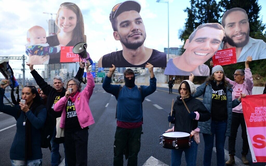 Hostage families and a women's group block the Ayalon Highway in Tel Aviv, during a protest calling for the release of those held by Hamas terrorists in Gaza on February 13, 2025 (Tomer Neuberg/Flash90)