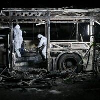 Security forces probe a bus targeted by an explosive device, in Bat Yam, February 20, 2025. (Avshalom Sassoni/Flash90)
