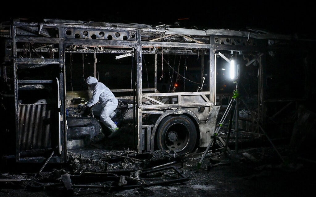 Israeli security forces at the scene of a bus bombing, in Bat Yam, central Israel, February 20, 2025. (Avshalom Sassoni/Flash90)