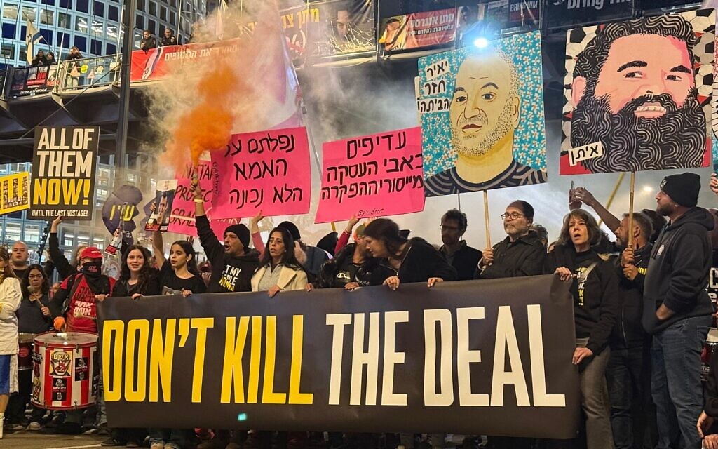 Protesters for a hostage deal and against the government at Begin Gate in Tel Aviv, February 15, 2025. (Eitan Slonim/ Pro-Democracy Protest Movement)