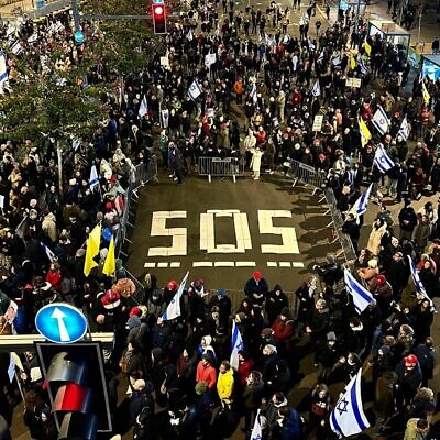 Anti-government, pro-hostage deal protesters rally outside the Begin Street entrance to the IDF headquarters in Tel Aviv, February 22, 2025. (Yael Gadot/Pro-Democracy Protest Movement)