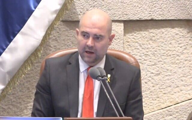 Knesset Speaker Amir Ohana leads voting on the bill to remake Israel's Judicial Selection Committee, at the parliament in Jerusalem on March 27, 2025. (Screenshot X)