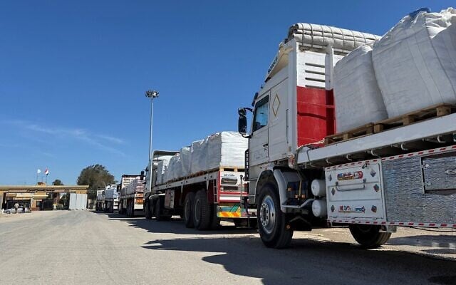 Trucks carrying humanitarian aid line up on the Egyptian side of the Rafah border crossing with the Gaza Strip on March 2, 2025, after Israel suspended the entry of supplies into the Palestinian enclave. (AFP)