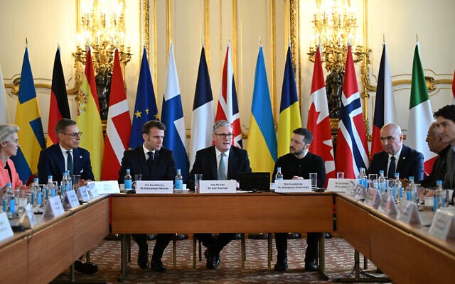 (L-R) European Commission President Ursula von der Leyen, Finland's President Alexander Stubb, France's President Emmanuel Macron, Britain's Prime Minister Keir Starmer, Ukraine's President Volodymyr Zelensky, Romania's Interim President Ilie Bolojan, European Council President Antonio Costa and Canada's Prime Minister Justin Trudeau begin a plenary meeting at a summit held at Lancaster House in central London on March 2, 2025. (JUSTIN TALLIS / POOL / AFP)