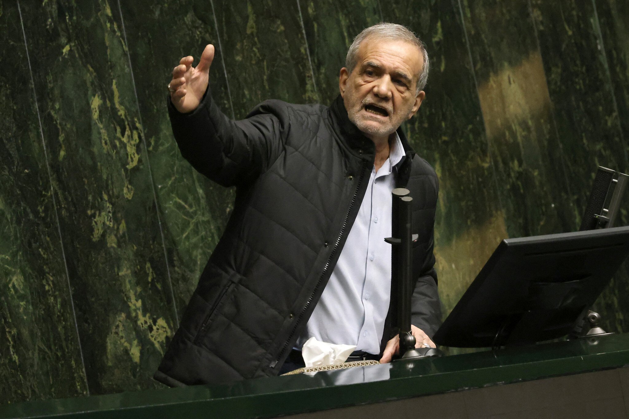 AFP__20250302__36YZ6NX__v1__HighRes__IranPoliticsEconomyParliament.jpg (2048×1365)