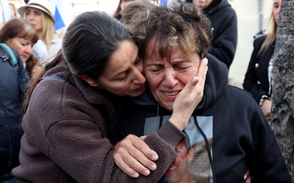 Esther Yahalomi, mother of slain hostage Ohad Yahalomi, mourns outside the morgue where his body has been kept ahead of his funeral in Rishon Lezion in central Israel on March 5, 2025.  (Photo by Jack GUEZ / AFP)