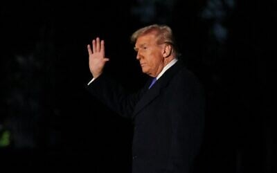 US President Donald Trump walks to the White House after landing in Marine One on the South Lawn on March 9, 2025 in Washington, DC (Samuel Corum / GETTY IMAGES NORTH AMERICA / Getty Images via AFP)